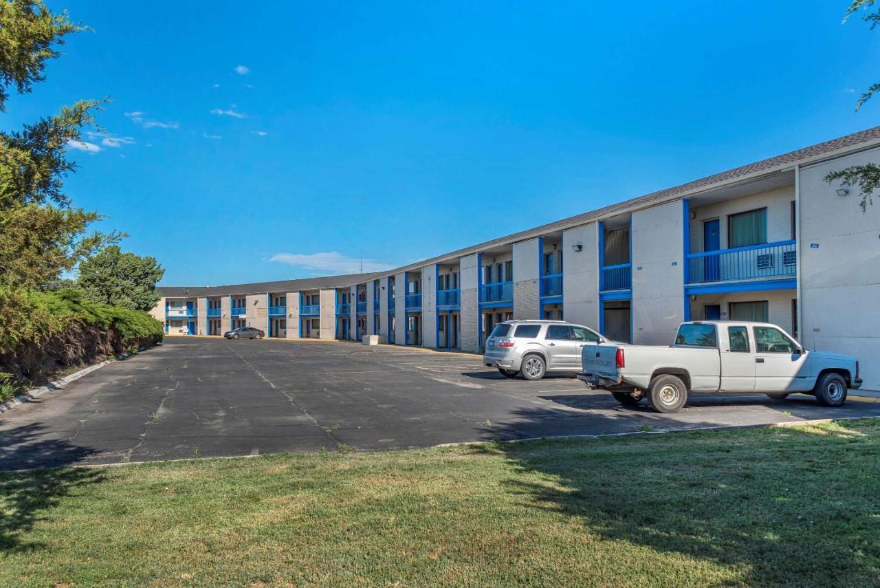 Asam Hotel Goodland Exterior photo